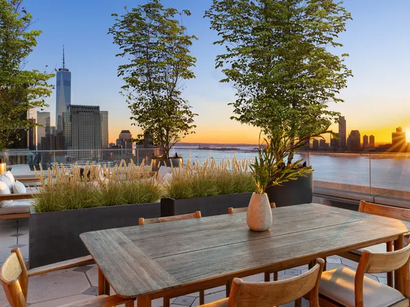 110 Charlton Street image 15 of 21