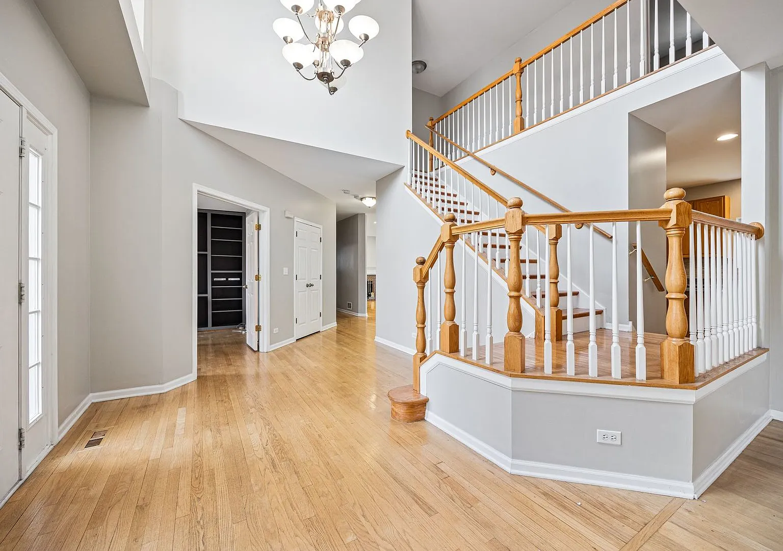 4 bed, 2.5 bath, 4516 sqft, $4,095 — Photo 3