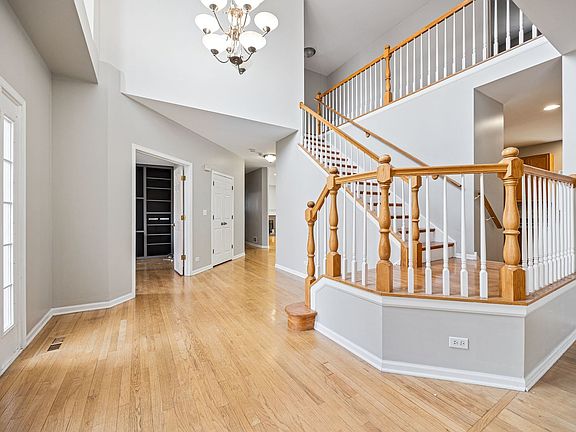 3rd image of 722 Aster Dr