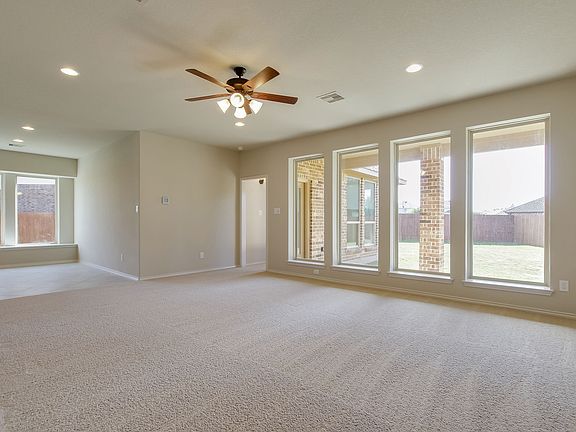 5th image of 213 Split Rail Dr