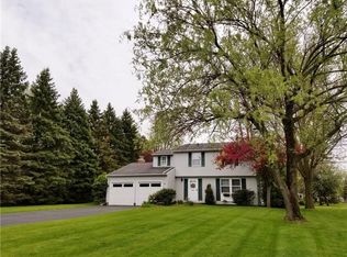 23 Camborne Cir, Fairport, NY 14450