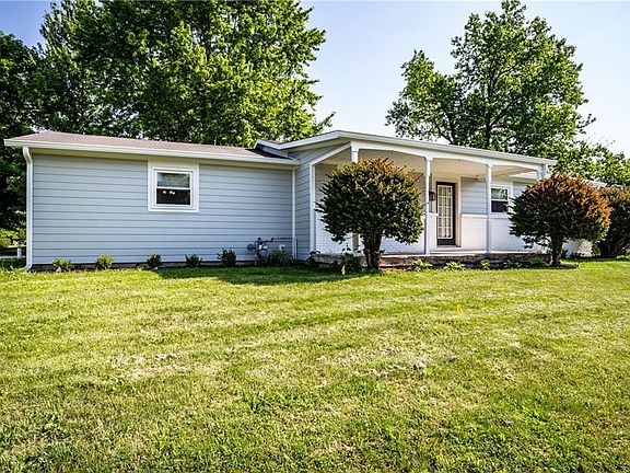3rd image of 649 Lakeview Dr