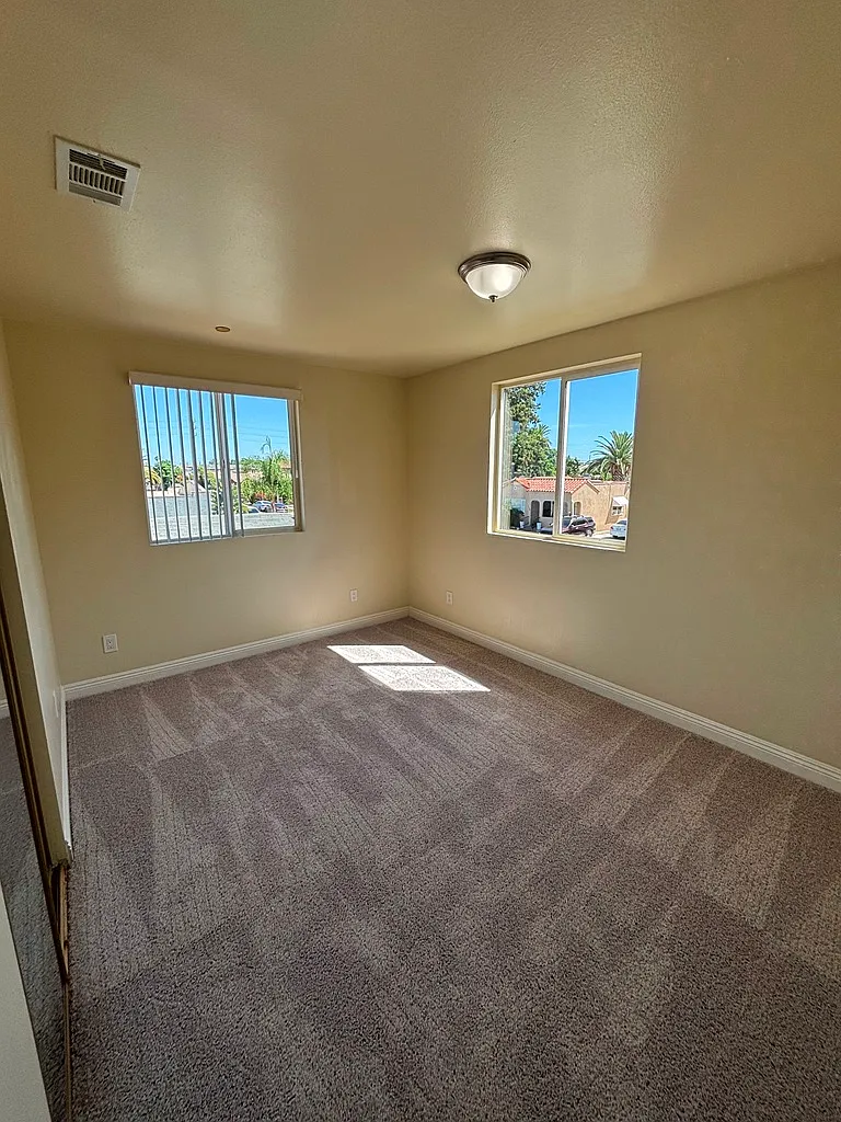 5 bed, 1753 sqft, $4,200 — Photo 4