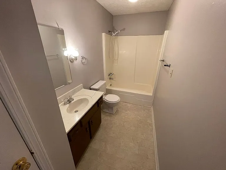 111 Pleasureville Rd — Photo 20