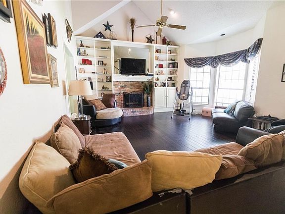 4th image of 940 Balfour Dr
