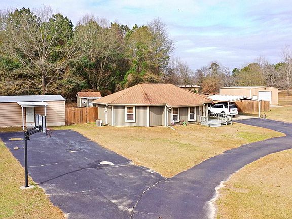 3rd image of 1613 Greenwood Dr