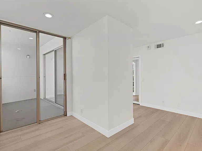 7250 Franklin Ave #507 — Photo 23