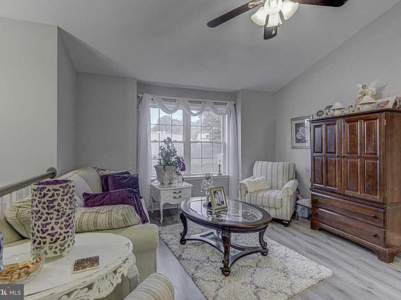 4th image of 1547 Brookhill Ter