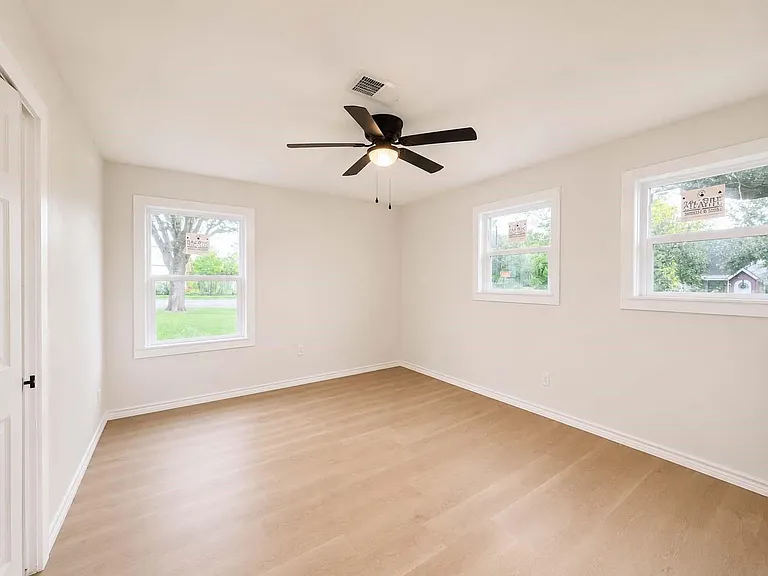 703 Texas Ave — Photo 18