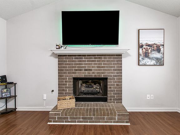 5th image of 29 Shaded Oaks Dr