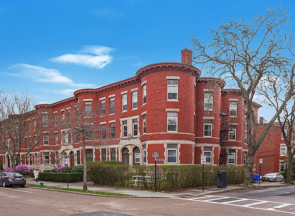 Building Photo - 1871 Beacon St #2