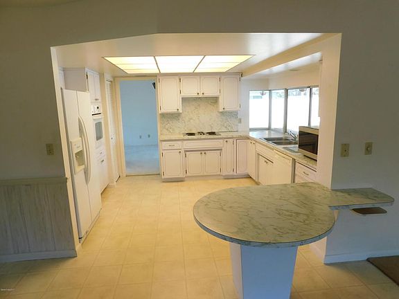 4th image of 470 Caribbean Dr