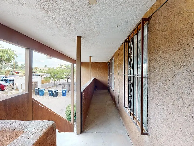 Quality 2 Bed / 1 Bath Apts - Close to I-25, UNM, and KAFB — Photo 43