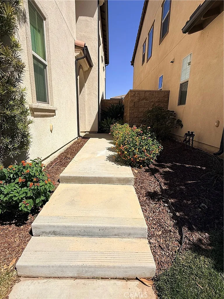 4 bed, 2.5 bath, 2309 sqft, $3,850 — Photo 2