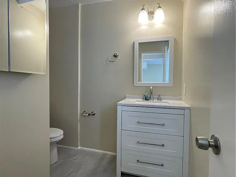 205 1/2 Acacia Ave — Photo 8