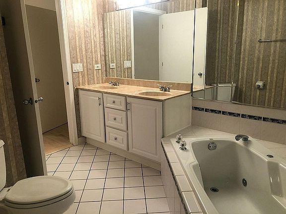 5th image of 7400 W Lawrence Ave Unit 431