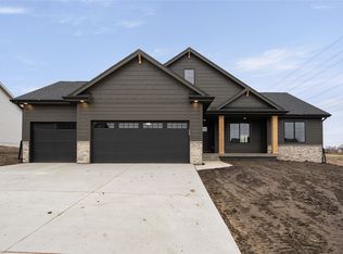 5620 163rd St, Urbandale, IA 50323