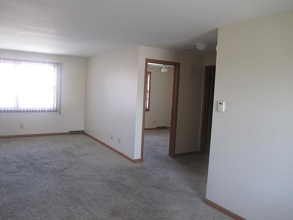 Dining looking to living and bedroom 2_04152016