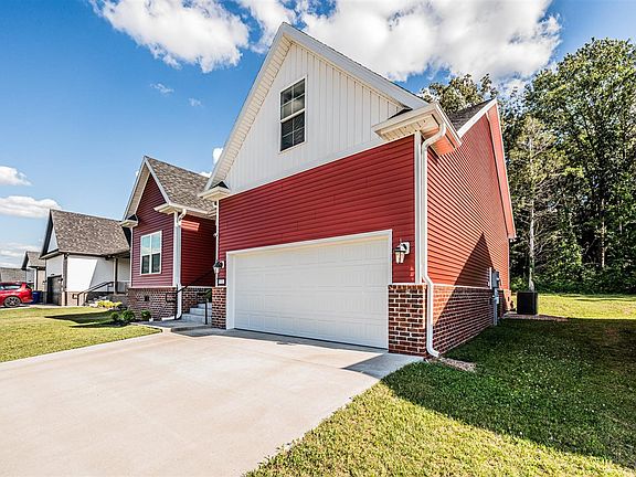 2nd image of 2727 Cedrus Ave