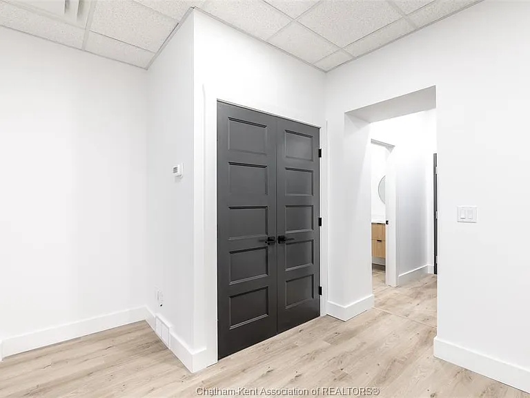 138 King St W #202 — Photo 13
