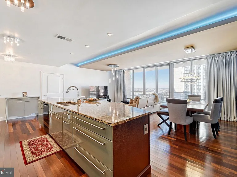 675 President St #1501 — Photo 5