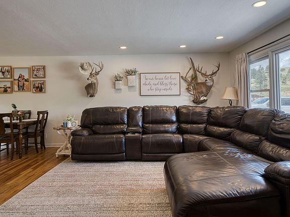 4th image of 10 Mountain View Dr