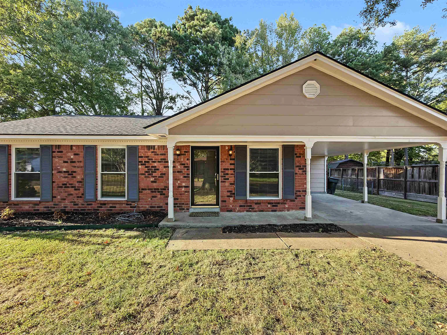 3 bed, 1.5 bath, 1329 sqft, $1,900 — Photo 2