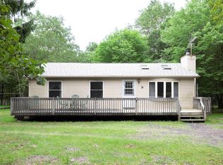 90 Blairwood Ln, Albrightsville, PA 18210