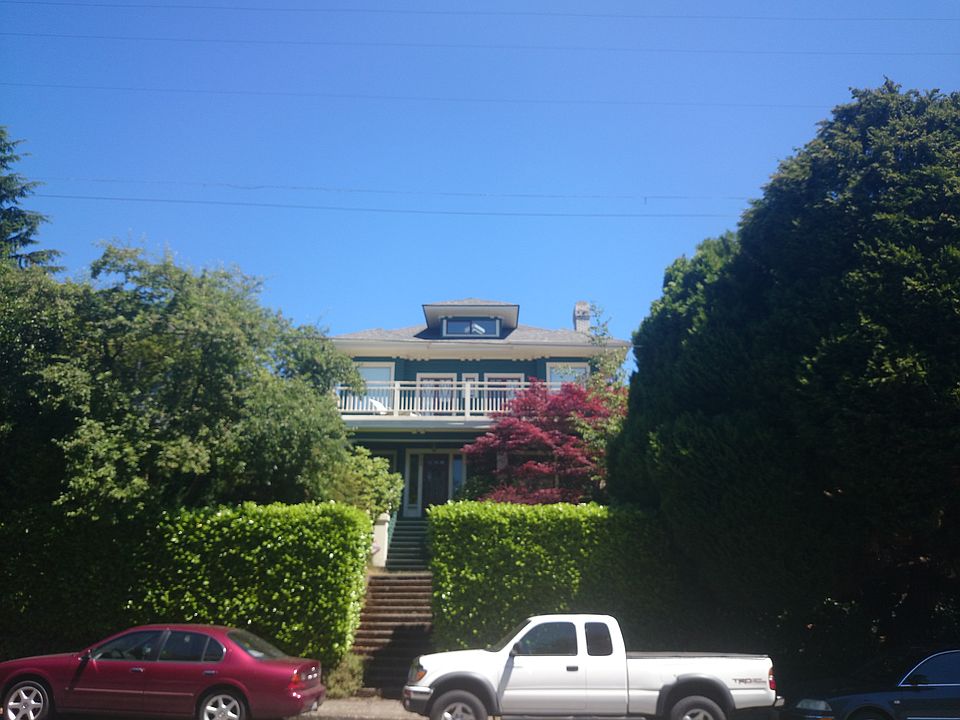 2nd image of 702 12th Ave E