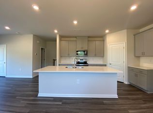 908 Clearhaven Ln, Fuquay Varina, NC 27526