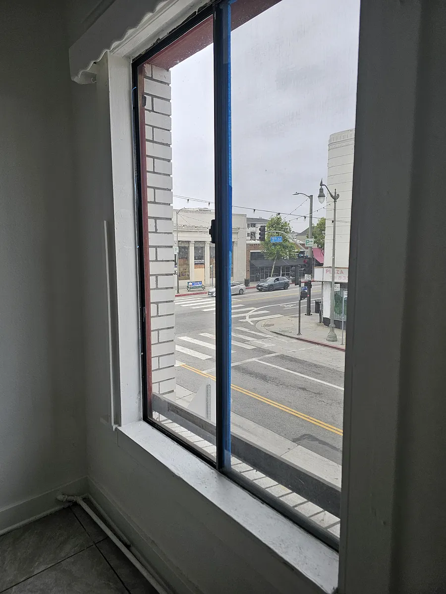Building Photo - 704 S Pacific Ave #212