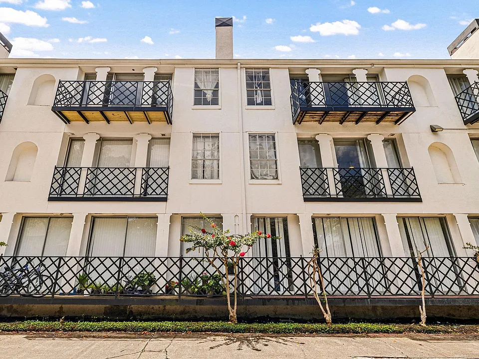 2333 Bering Dr #306