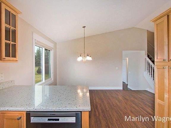 4th image of 6776 Hartman Dr SE