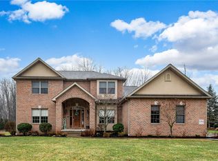 1954 Pierce Bluffs Dr, Hermitage, PA