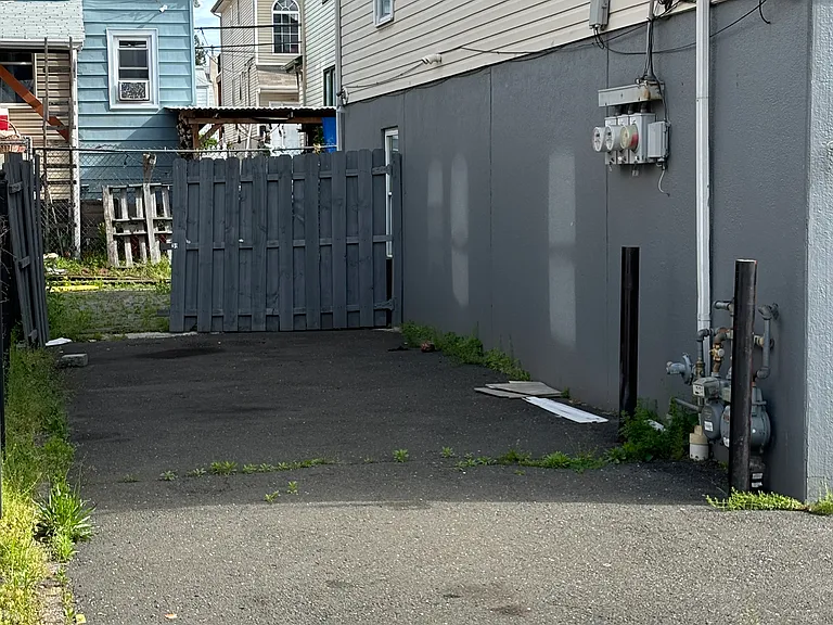 235 Keen St #1R — Photo 20