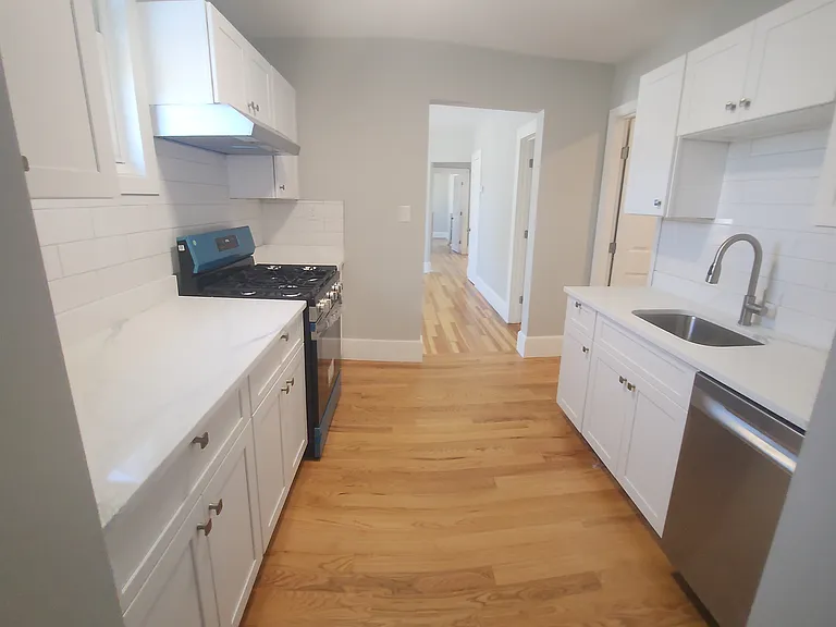12 Hazelwood St — Photo 3