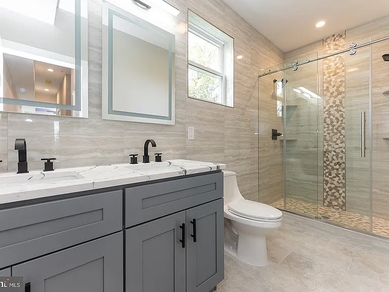 2127 N Randolph St — Photo 37