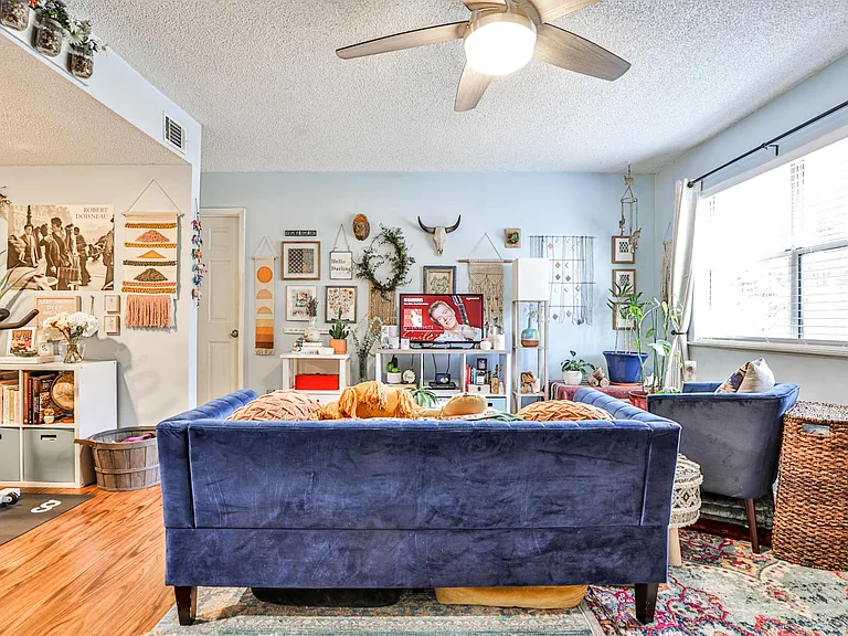 858 Maiden Ln NE #B — Photo 3