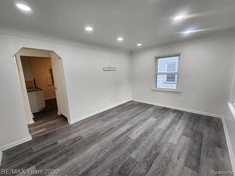 8244 Heyden St — Photo 5