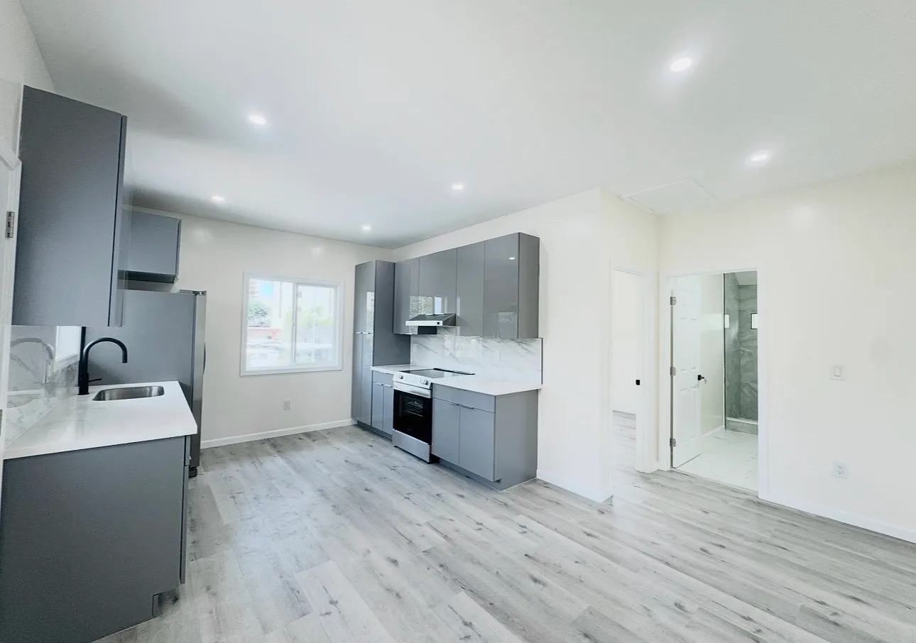 2 bed, 900 sqft, $2,850 — Photo 2