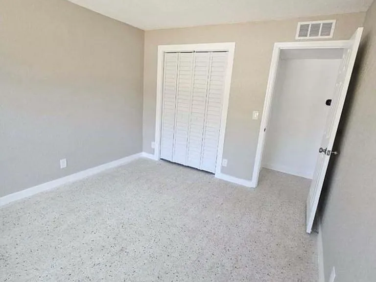 1023 N Tamarind Ave — Photo 10