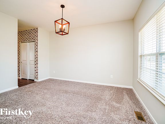 4th image of 250 Salinger Dr