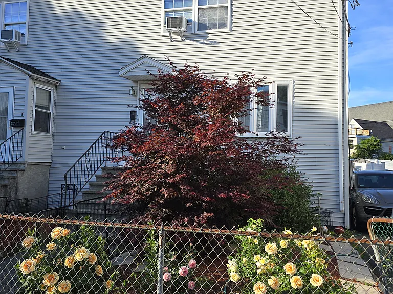 39 Clark St — Photo 1