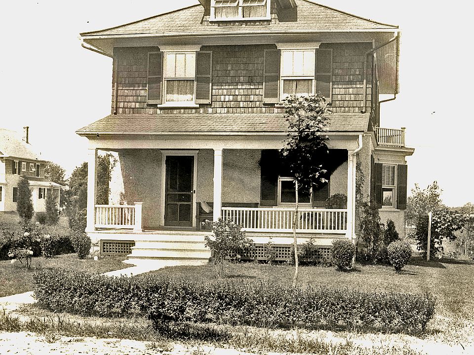 2nd image of 3621 Raymond St