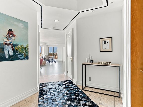 4th image of 38 Avenue Rd #1902