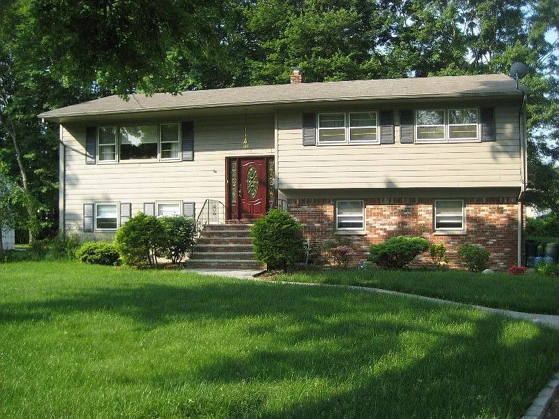 7 Wilson Ave W photo 1