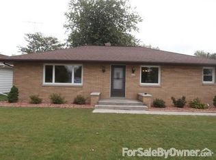 1237 S 26th St, Manitowoc, WI 54220