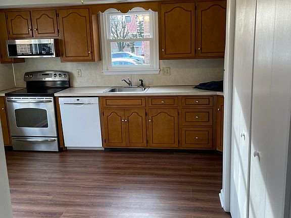 2nd image of 4085 Vaughn St Floor 1