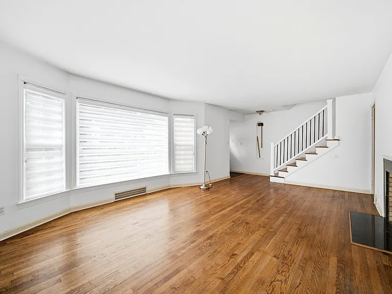 4437 Groveland Rd — Photo 12