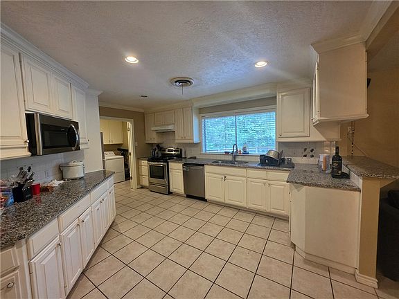 5th image of 201 Brookside Dr W